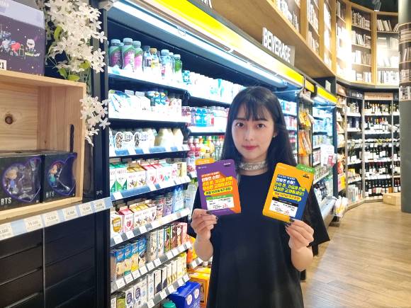 KT엠모바일이 전국 이마트24 매장에서 무약정 LTE유심을 판매한다 [사진=KT엠모바일]