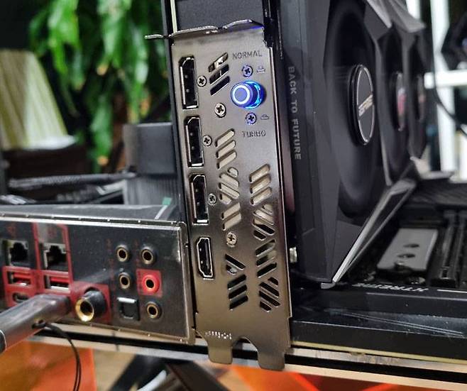 바이오스 전환으로 클럭을 조절하는 OC 버튼