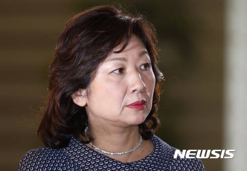 【도쿄=AP/뉴시스】노다 세이코 일본 자민당 간사장 대행. 사진은 2017년 총무상 당시 모습. 2017.08.03