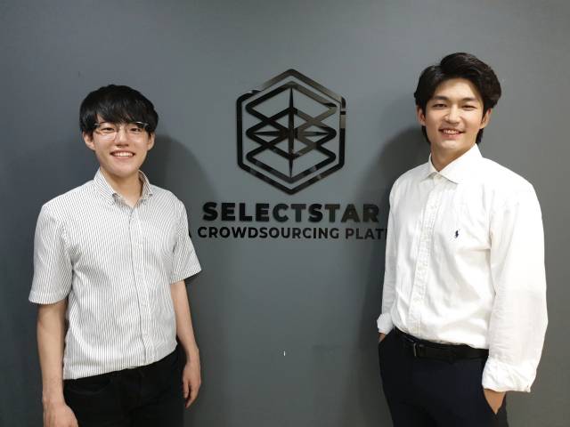김세엽(왼쪽)·신호욱 셀렉트스타 공동대표가 글로벌 시장 공략 의지를 다지며 환하게 웃고 있다. /사진 제공=셀렉트스타