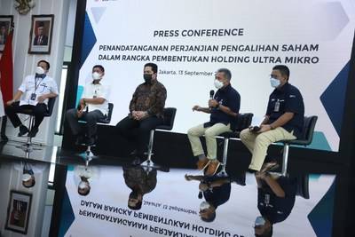 Left to right: PNM President Director Arief Mulyadi, PT Pegadaian President Director Kuswiyoto, Minister of State-Owned Enterprises of The Republic of Indonesia Erick Thohir, BRI President Director Sunarso, and BRI Deputy President Director Catur Budi Harto (PRNewsfoto/PT Bank Rakyat Indonesia Tbk (BRI))