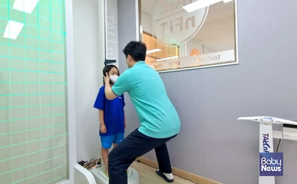 초등학교 3학년 여아에게서 2차 성징의 징후가 보인다면 성조숙증 검사를 고려해볼 수 있다. ⓒ톨앤핏