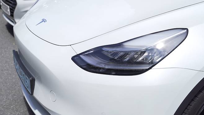 테슬라 모델Y 헤드라이트./변지희 기자