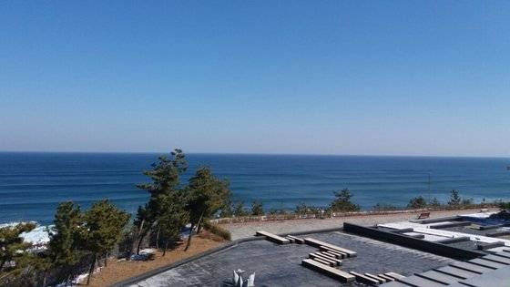 강릉 옥계항 인근에 자리한 옥계휴게소는 바다 전망이 근사하다. 사진 한국도로공사