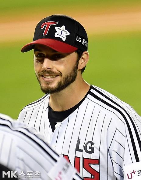 부상으로 이탈 중인 LG 트윈스 외국인 투수 앤드류 수아레즈. 사진=천정환 기자