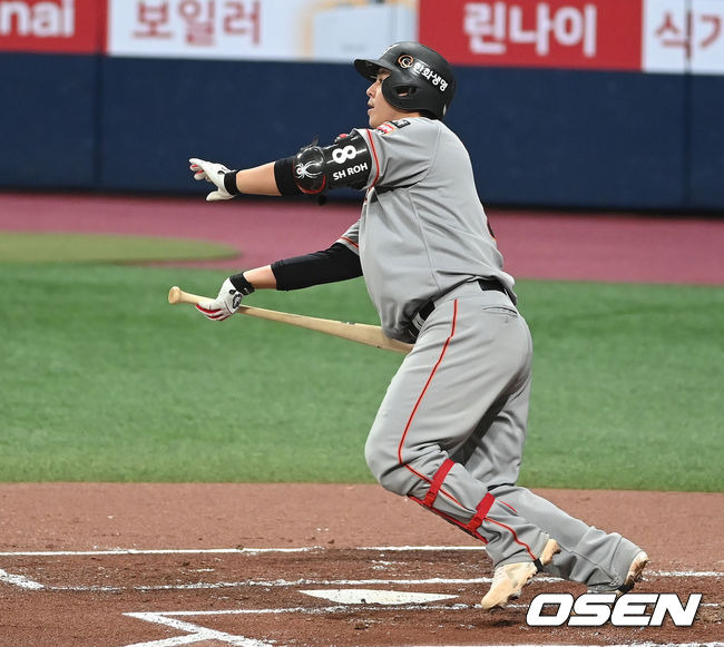 [OSEN=고척, 곽영래 기자] 17일 서울 고척스카이돔에서 ‘2021 신한은행 SOL KBO 리그’ 키움 히어로즈와 한화 이글스의 경기가 열렸다. 1회초 무사 만루 한화 노시환이 3타점 적시 3루타를 때려내고 있다. 2021.09.17/ youngrae@osen.co.kr