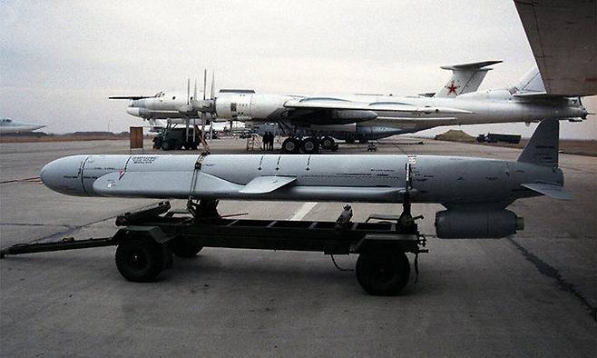 옛소련이 개발한 RT-23 대륙간탄도미사일(ICBM). 열차에서 발사되는 방식을 갖고 있다. 위키피디아