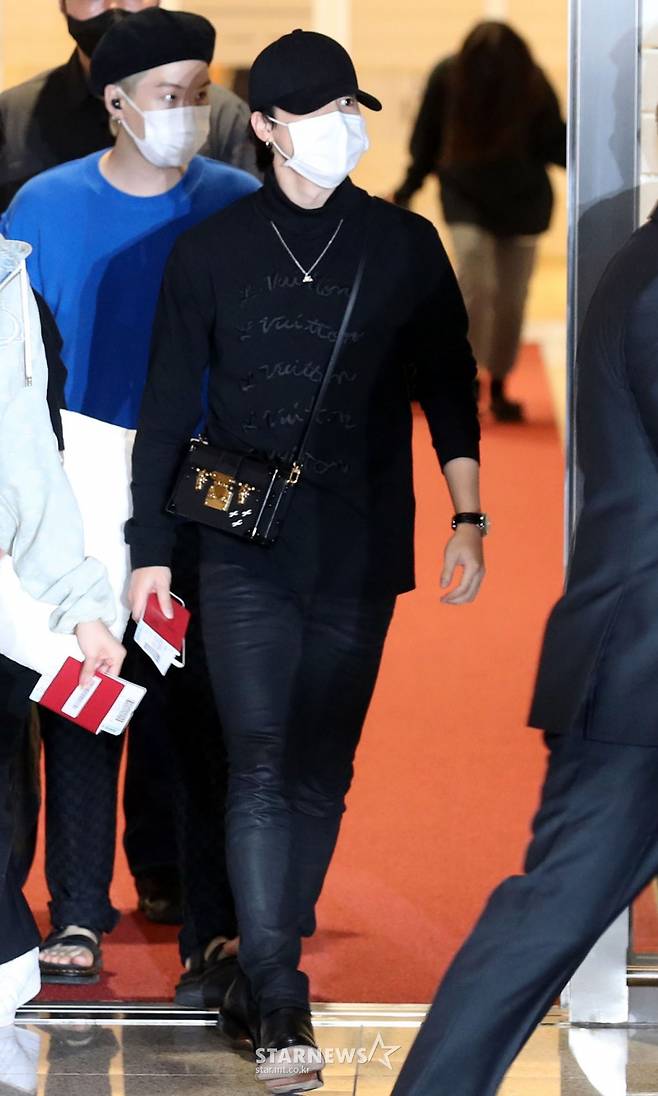 BTS 지민 '올블랙 공항패션'[★포토]