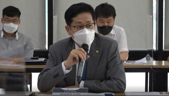 조경식 과기정통부 차관이 K-ICT 창업멘토링센터를 방문, 청년 스타트업 육성 현황과 현장 의견을 청취하고 청년스타트업 대표들과 멘토들을 격려했다. (사진=과기정통부)