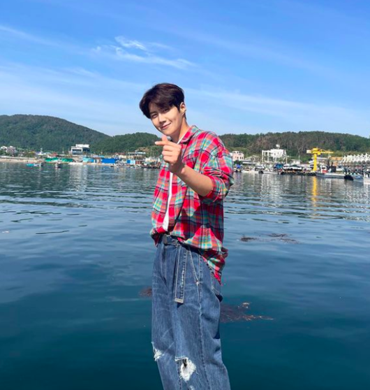 Actor Kim Seon-ho delivered the atmosphere of the filming scene through the photo.Kim Seon-ho posted several photos on his instagram on the 18th and commented briefly, Its 9 oclock tonight.On the day of the photo, he is photographed in the drama Gang Village Cha Cha Cha.I feel a warm side in the figure of Kim Seon-ho staring at the camera in a comfortable dress wearing a T-shirt and a sleeper.The Gang Village Cha Cha Cha Cha is a tikitaka healing romance played by a realist dentist Yoon Hye-jin (Shin Min-ah) and a full-fledged man, Kim Seon-ho, in a sea village resonance.It will be broadcast on TVN at 9 p.m. on weekends.Kim Seon-ho SNS