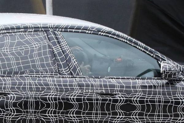 BMW 8세대 5시리즈 위장막 테스트카 (출처 ː Carscoops)