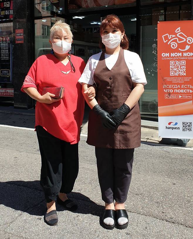 광주고려인마을대표 신조야씨(왼쪽)와 고려인 3세 전올가씨. /권경안 기자