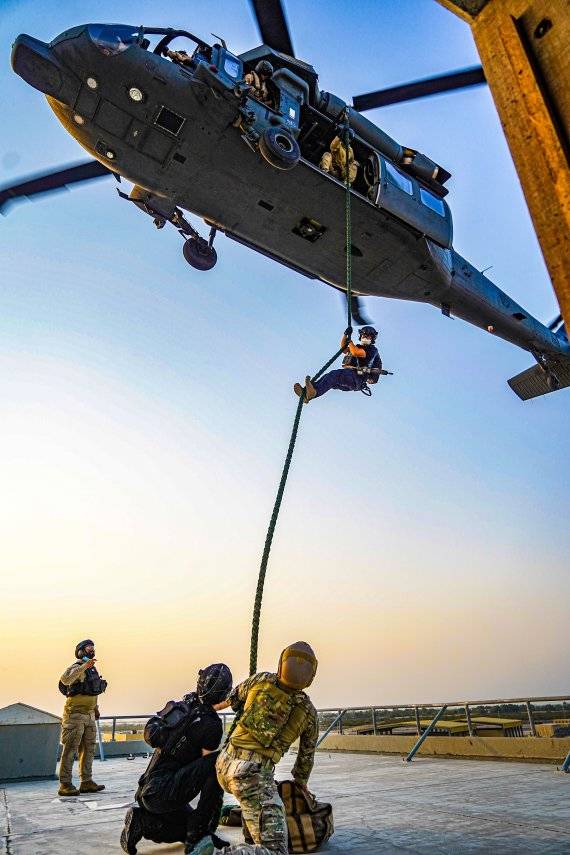 아랍에미레이트에 파병된 아크부대가 '한-UAE 연합훈련'을 하고 있다. 사진=합참 제공