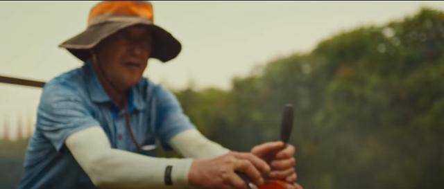 한국관광공사가 제작한 홍보영상 '머드맥스'에 출연한 이진복 오지리 어촌계장. 유튜브 영상 캡처