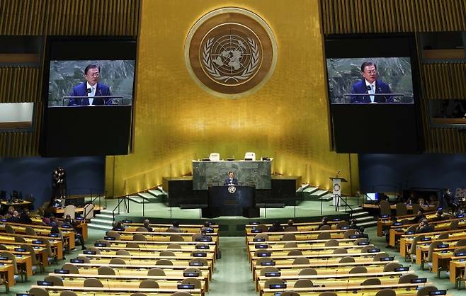 문재인 대통령이 20일(현지시각) 뉴욕 유엔본부 총회장에서 열린 제2차 SDG Moment(지속가능발전목표 고위급회의) 개회식에서 발언하고 있다.&nbsp; &nbsp;연합뉴스