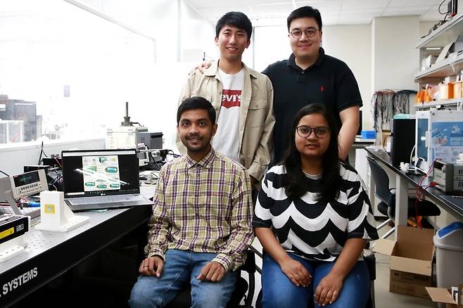 DGIST 로봇공학전공 김회준 교수(두번째 줄 우측)와 연구진 *재판매 및 DB 금지