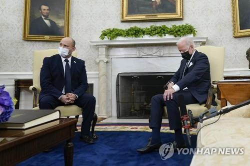 조 바이든 미국 대통령(오른쪽)과 나프탈레 베네트 이스라엘 총리(왼쪽)의 정상회담 [AP=연합뉴스 자료사진]