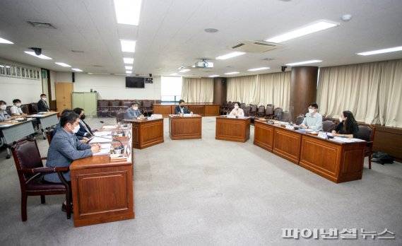 안산시의회 15일 ‘안산시의회 30년사 발간 연구용역 중간보고회’ 개최. 사진제공=안산시의회