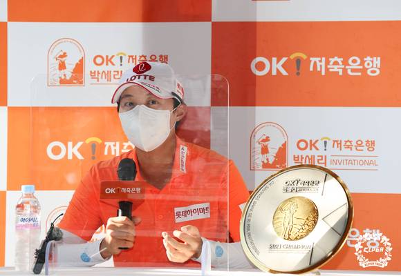 김효주는 지난 19일 끝난 KLPGA투어 OK저축은행 박세리 인비테이셔널에서 우승을 차지했다. 그는 20일 발표된 여자골프 세계랭킹에서 7위에서 5위로 올라섰다. [사진=한국여자프로골프협회(KLPGA)]
