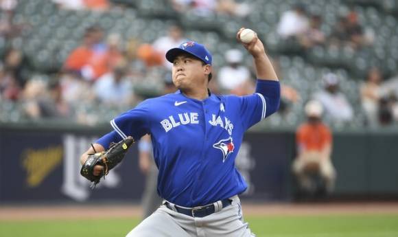 목 통증으로 부상자 명단(IL)에 오른 류현진(토론토)은 소속팀 원정 경기에 동행하고 있다. 그는 투구 연습을 다시 시작할 예정이다. [사진=뉴시스]