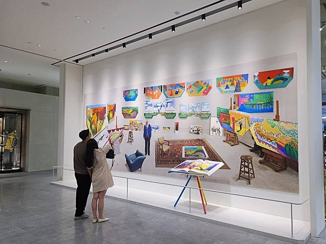 롯데백화점 동탄점에 설치된 데이비드 호크니 작품 [롯데쇼핑 제공, 재판매 및 DB 금지]