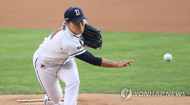 역투하는 두산 선발 최원준 [연합뉴스 자료사진]