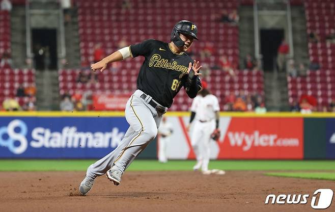피츠버그 내야수 박효준이 22일 신시내티 레즈와의 경기에서 안타와 득점에 성공했다. © AFP=뉴스1