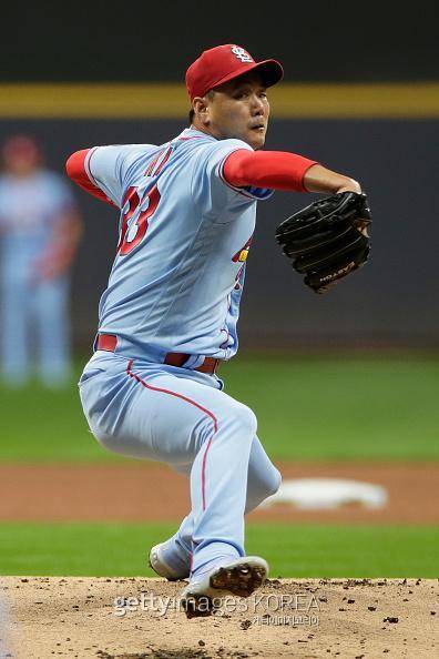 지난 5일 미국 위스콘신주 밀워키에서 열린 2021 메이저리그 세인트루이스와 밀워키의 경기에 선발 투수로 등판한 김광현. 김광현이 이날 1⅔이닝 4실점으로 부진하자 세인트루이스는 그를 선발 로테이션에서 제외했다. 사진=게티이미지