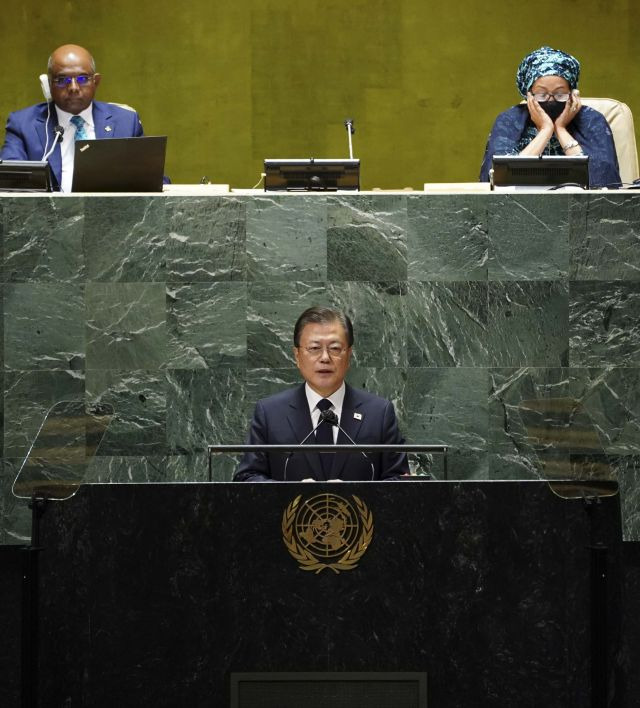 문재인 대통령이 21일(현지시각) 미국 뉴욕 유엔 총회장에서 기조연설을 하고 있다. 연합뉴스