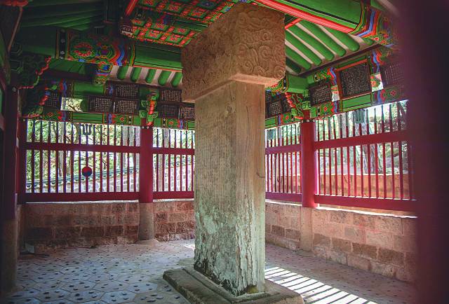 전남도 기념물 제10호인 ‘고하도 이충무공 기념비’.