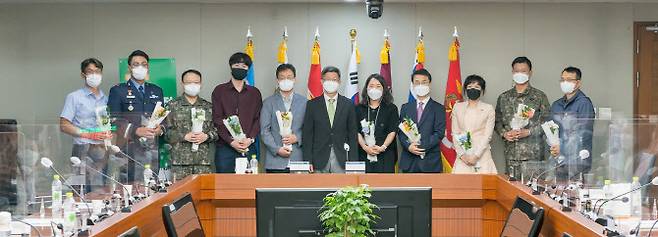 2021년 하반기 국방부 적극행정 우수사례 경진대회 기념사진 모습(사진=국방부).