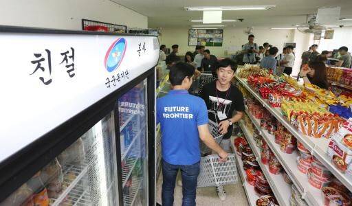 한 군부대 내 생활관의 PX.