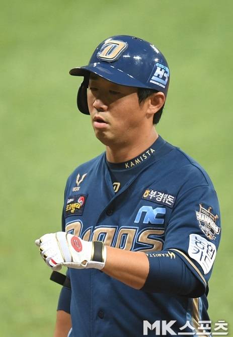 NC 다이노스 전민수가 23일 고척 키움 히어로즈전에서 6회초 1타점 적시타를 기록한 뒤 기뻐하고 있다. 사진(서울 고척)=김재현 기자