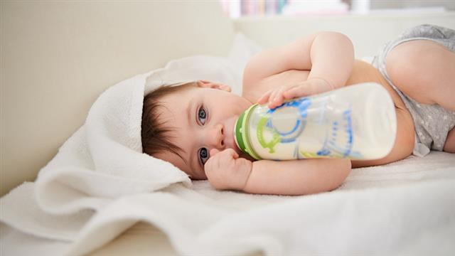 환경과학자와 의학자들은 어른보다 영유아들이 미세플라스틱 오염의 영향을 더 많이 받는다는 사실을 확인했다.픽사베이 제공