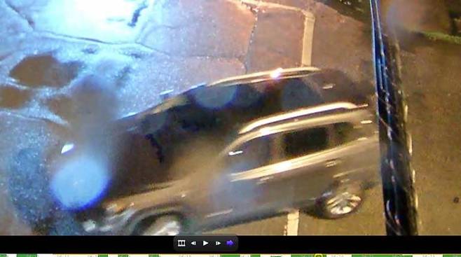 CCTV에 찍힌 회색 지프 차량의 모습.