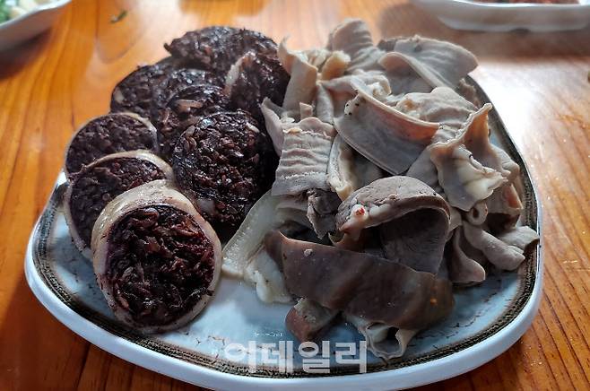 유성식당의 모둠순대