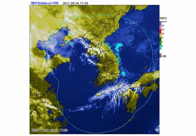 24일 오전 11시 30분 기준 강원과 경상 동해안 지역으로 다가오고 있는 비 구름의 모습을 나타냈다. 기상청 홈페이지 캡쳐