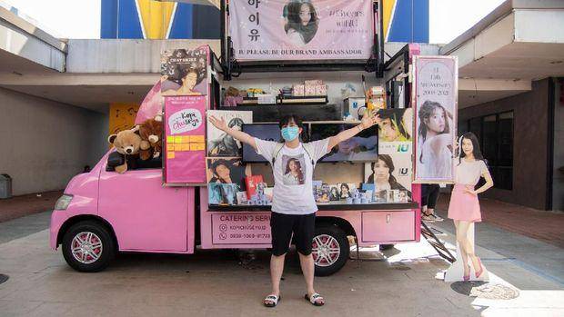 인도네시아에 등장한 아이유 푸드트럭. 드틱닷컴 캡처