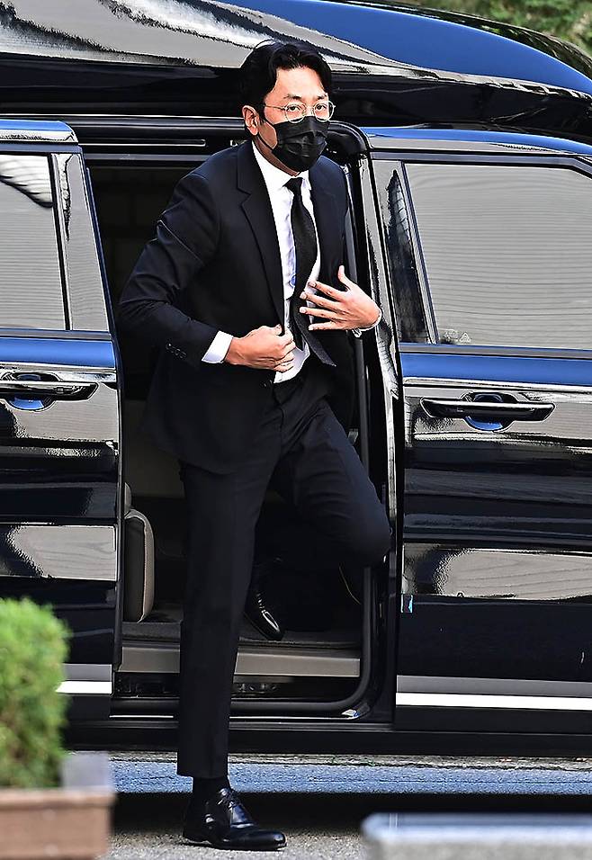 선고공판 당시 법원 출석하는 하정우.