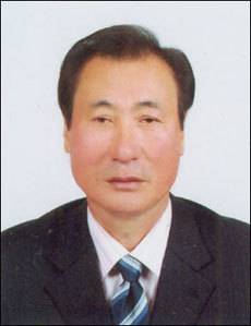 [거제=뉴시스] 신정철 기자= 경남 거제시는 24일 시청 소통실에서 개최된 제25회 거제시민상 심사위원회 심사에서 ‘거제시 나부터 다함께 시민운동본부’ 옥포2동 지부장 배호명(79)씨를 제25회 거제시민상 교육·문화·체육·애향 부문에 수상자로 선정했다.(사진=거제시 제공).2021.09.24. photo@newsis.com *재판매 및 DB 금지