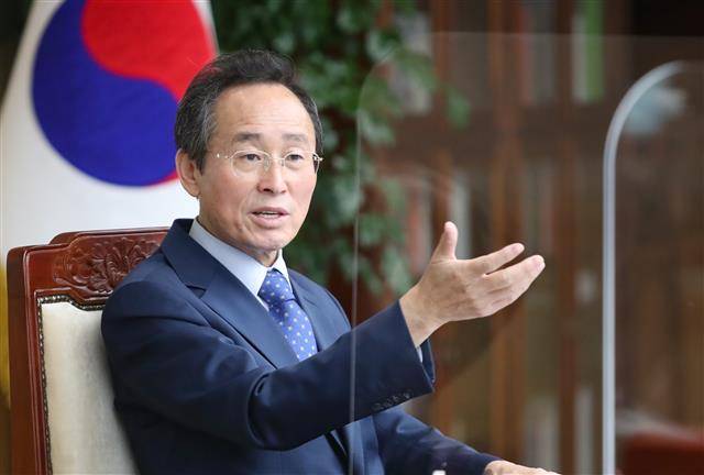 송하진 전북지사가 23일 서울신문과의 인터뷰에서 새만금국제공항 건설의 필요성과 당위성에 대해 설명하고 있다.전북도 제공