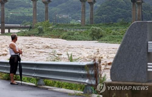 폭우로 불어난 임실군 강진면 하천 [연합뉴스 자료사진]