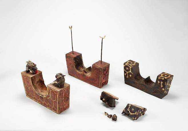 무령왕과 왕비 베개와 발받침 [국립공주박물관 제공=연합뉴스 자료사진. 재판매 및 DB 금지]