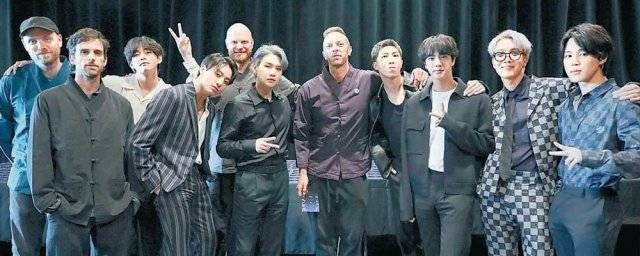 22일(현지 시간) 미국 뉴욕에서 만난 방탄소년단과 영국 그룹 콜드플레이의 멤버들. 사진 출처 방탄소년단 트위터