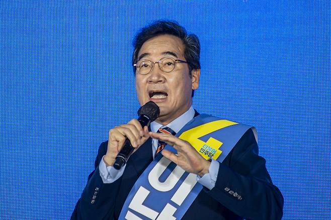 더불어민주당 이낙연 대선 경선 후보가 25일 오후 광주 서구 김대중컨벤션센터 1층 다목적홀에서 열린 광주·전남 지역경선 합동연설회에서 정견발표하고 있다. /사진공동취재