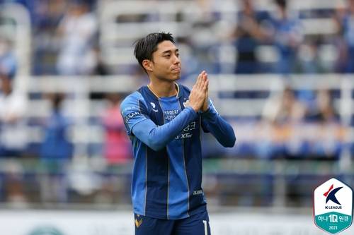 '합장 세리머니'를 펼치는 울산 현대의 이동준 [한국프로축구연맹 제공. 재판매 및 DB 금지]