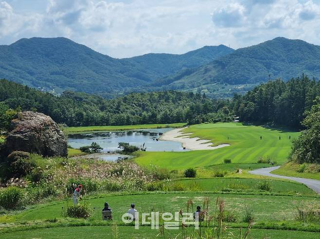 국내 골프장에서 라운드를 하고 있는 골퍼들. 사진은 특정 기사 내용과 관련 없음. (사진=이데일리DB)