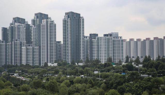 서울 서초구 반포주공 1단지 아파트와 아크로리버파크 일대의 모습. 연합뉴스