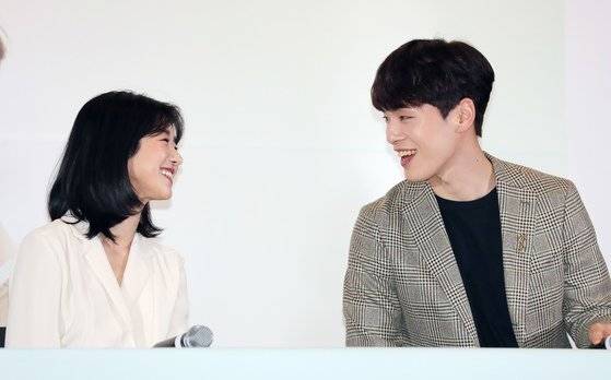 배우 서예지(왼쪽)와 김정현. 일간스포츠