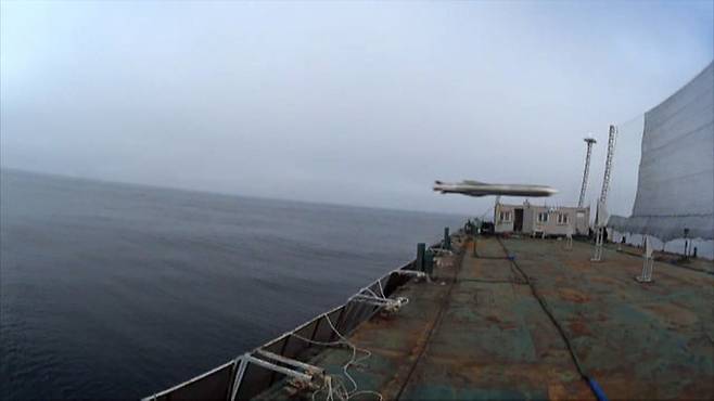 국산&nbsp;초음속 순항미사일이 탄착 지점으로 향하고 있다. 국방부 제공